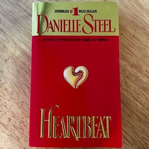 Danielle Steel Heartbeat Paperback